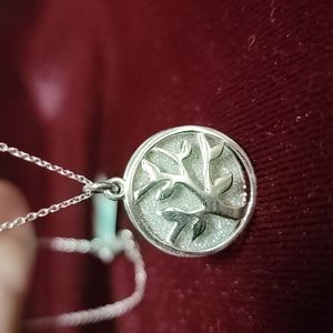 Silver tree of life necklace (NWT)